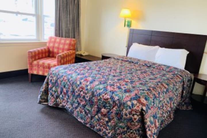Budget Inn photo 3