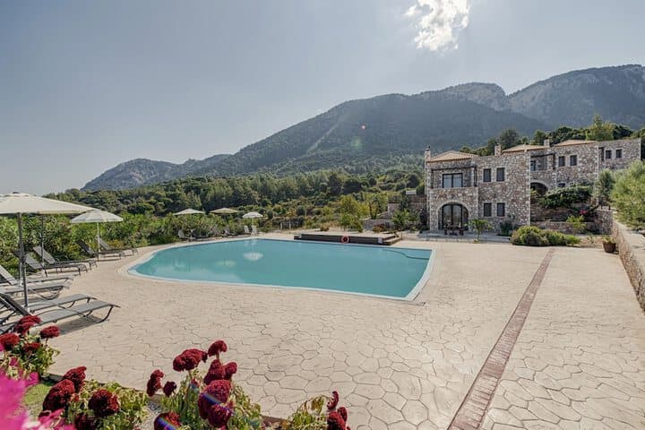 Salakos destination view