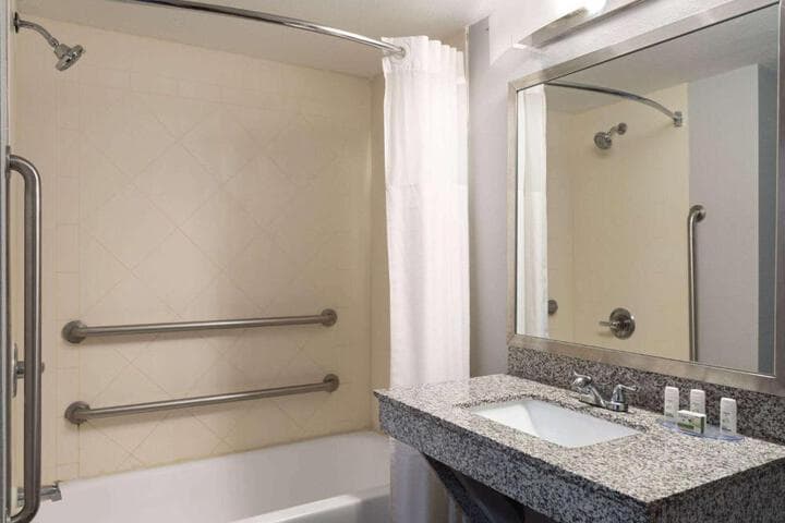 Baymont by Wyndham Indianapolis East photo 3