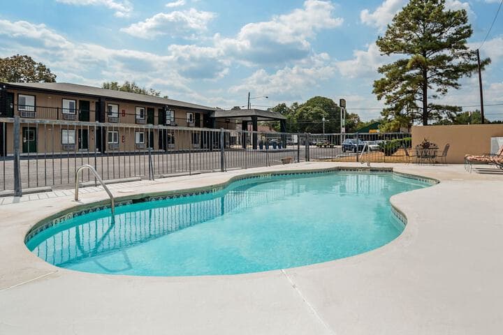 Super 8 by Wyndham Daleville / Fort Novosel photo 3