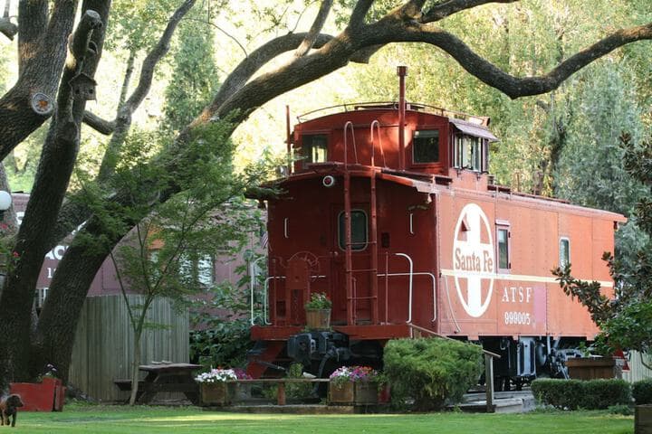 Featherbed Railroad B&B Resort photo 4