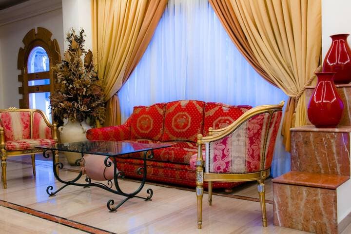 White House Apartments photo 3