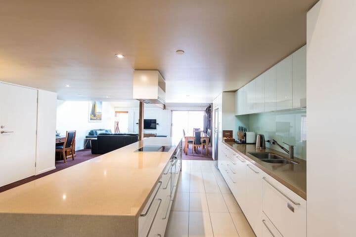 Sullivans Cove Apartments photo 4