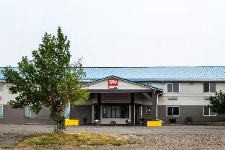 OYO Hotel Shelby Mt. Hwy 2 & I-15 photo 4