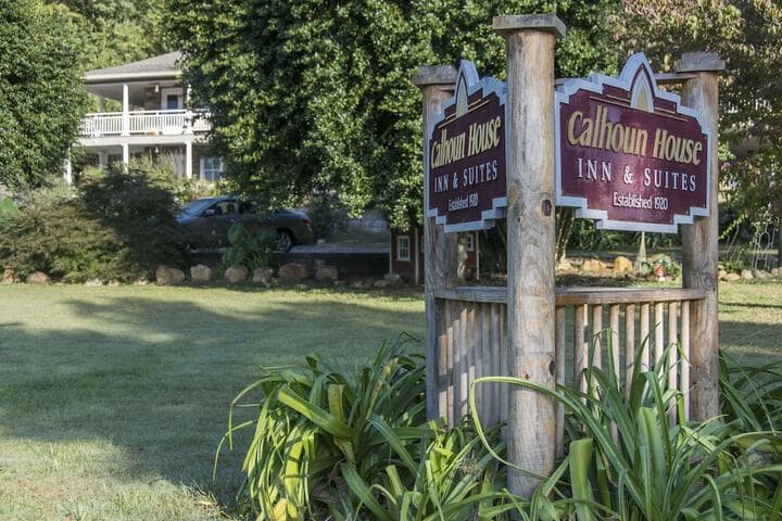 Calhoun House Inn & Suites photo 2