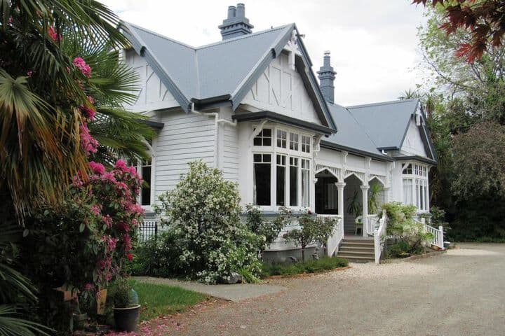 The White Elephant Accommodation Hostel photo 2