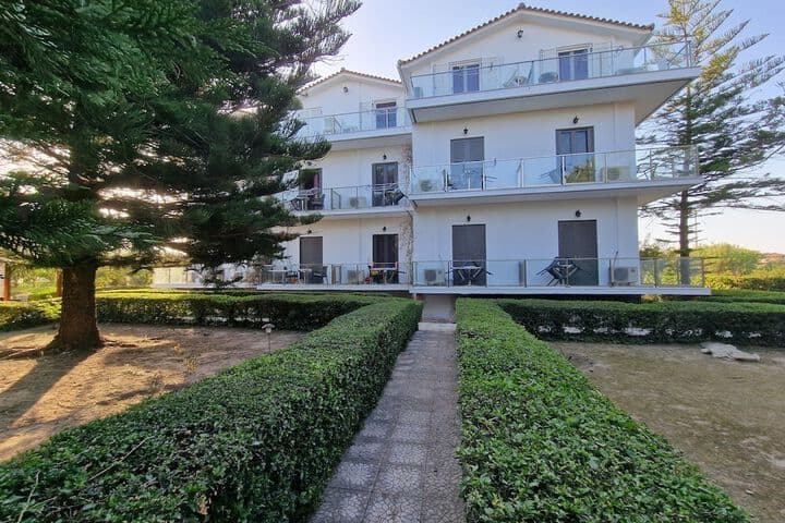 Pettas Apartments photo 3