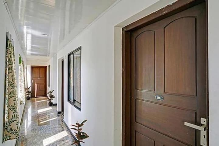 FabHotel Lime Light photo 4