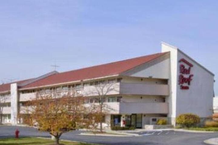 Red Roof Inn PLUS+ Chicago Northbrook / Deerfield photo 3