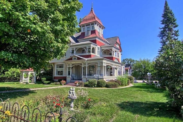Grand Victorian B&B Inn photo 2