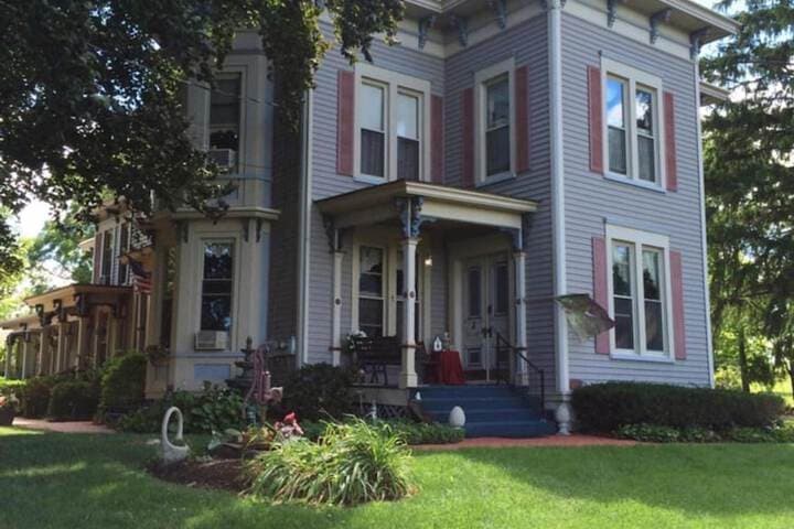 Sutherland House Victorian Bed & Breakfast photo 3