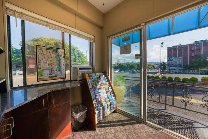 Broadway Inn by OYO Portland Downtown photo 4