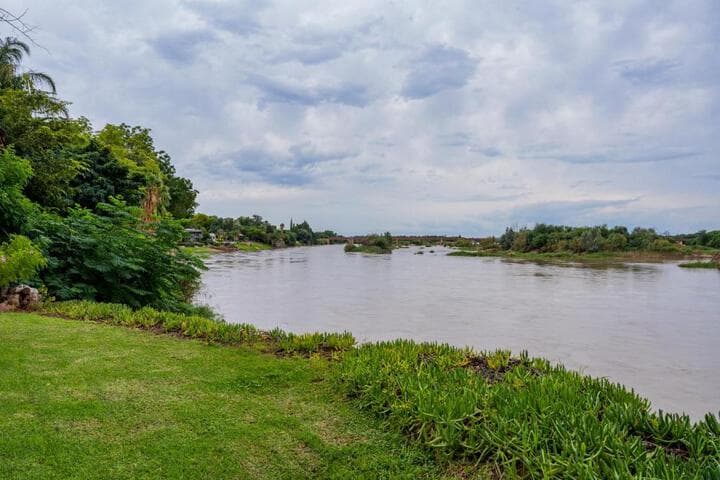 Riverbank Lodge photo 1