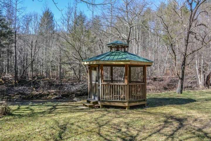 Creekside Retreat photo 2
