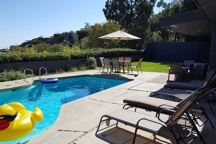 4 Bedroom Celebrity House with Pool & City View photo 2
