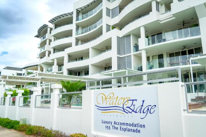 Waters Edge Apartments photo 3