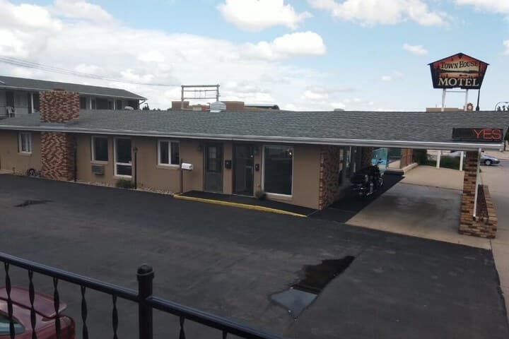Town House Motel & Pool near Mt. Rushmore photo 5