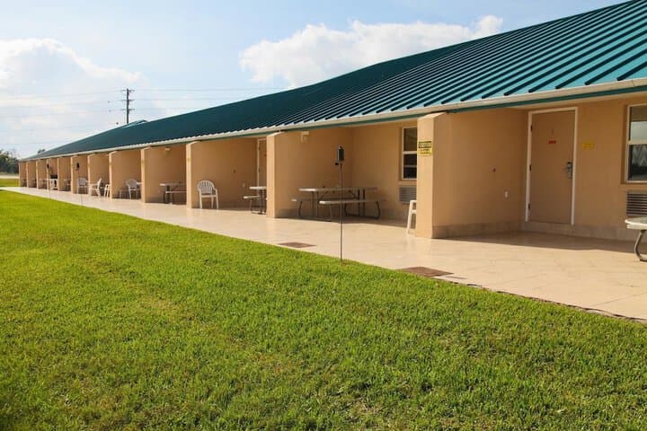 Lake Grassy Inn & Suites photo 2