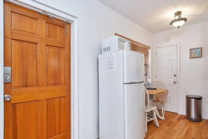 Lovely Apt Hollywood Beach 1 / 2 Block From Ocean! photo 4