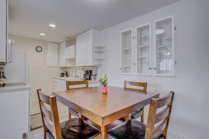 2 BD Value stay Dog friendly! photo 5