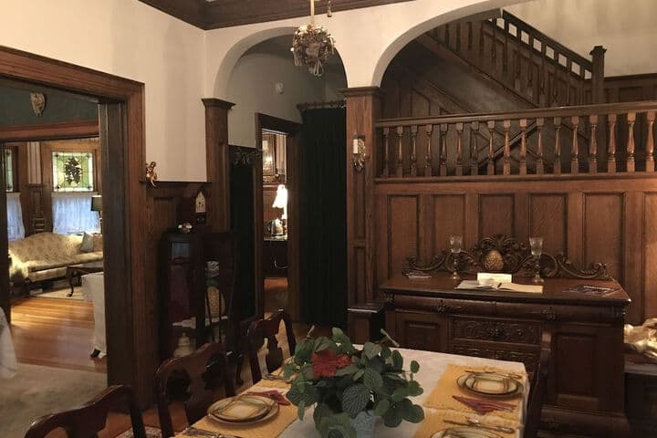 Brass Pineapple Inn photo 3