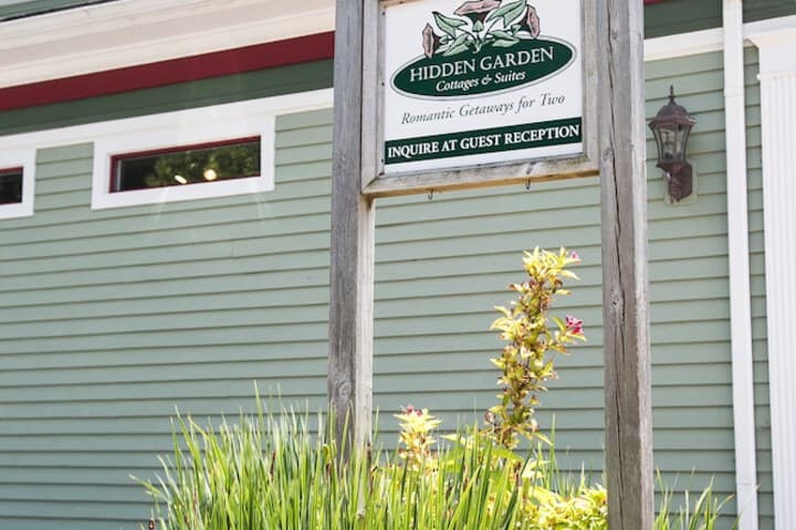 Hidden Garden Cottages & Suites photo 2