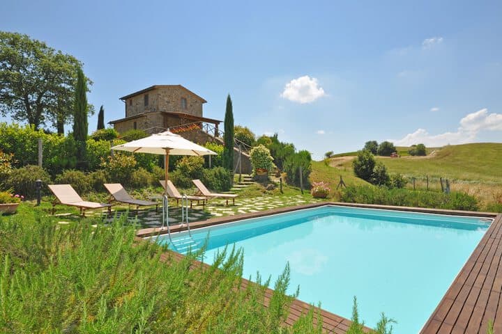 Trequanda destination view