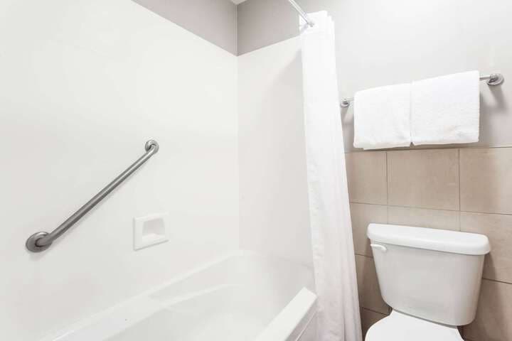 Ramada by Wyndham Ottawa on the Rideau photo 3
