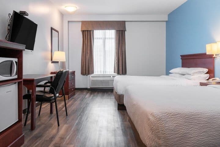 Signature Inn & Suites Hamilton photo 5