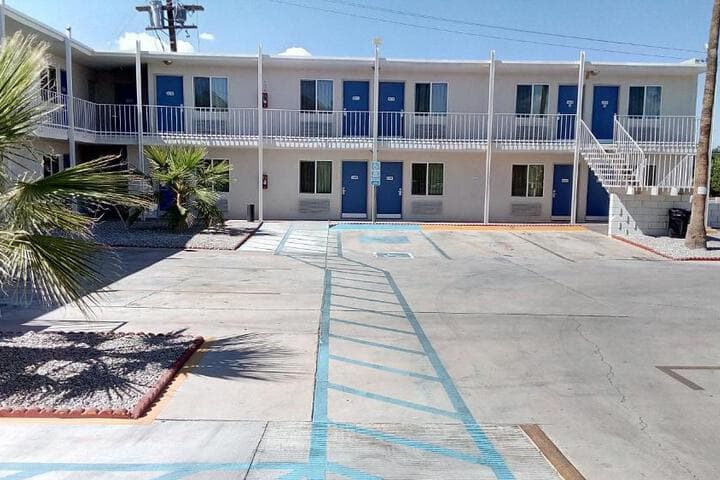 Motel 6 Blythe CA South photo 1