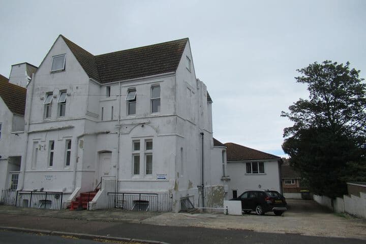 Lennard House photo 2