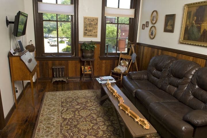 The Tinder Guest House photo 5