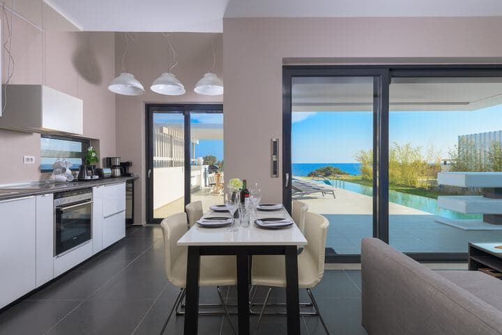 Albatross Beach Front Villas photo 5