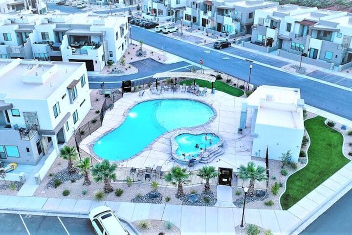 Town Center Resort photo 2
