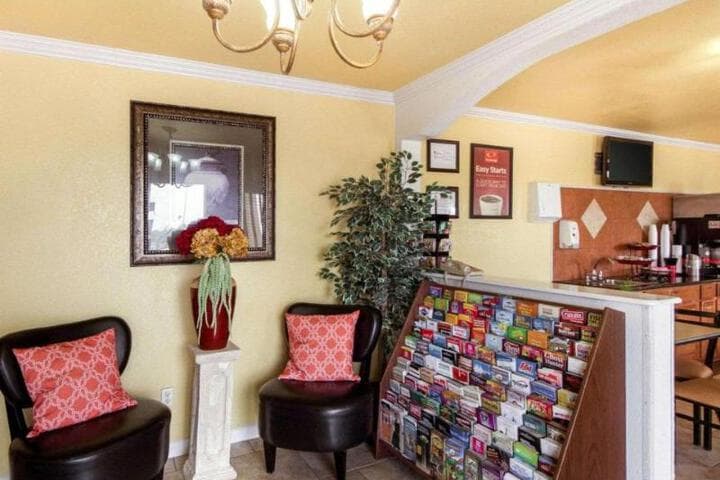 Econo Lodge Inn San Antonio photo 4
