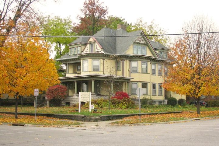 The Weis Mansion photo 2