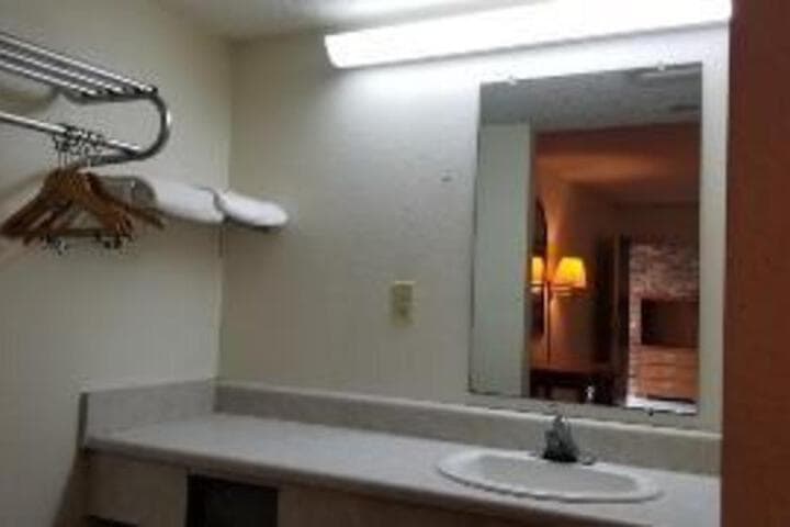 Travelodge by Wyndham Hahira photo 5