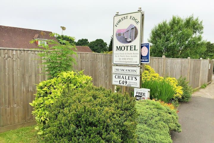 Forest Edge Motel photo 2