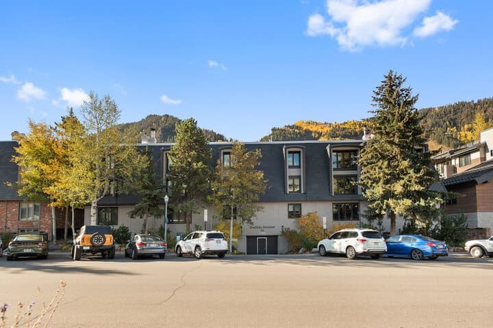 Chateau Chaumont & Dumont Condominiums by Frias photo 4