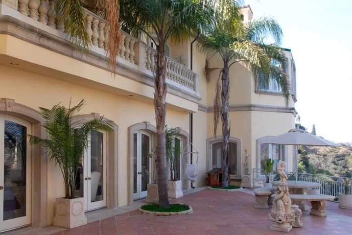 The Stradella Court Mansion photo 2