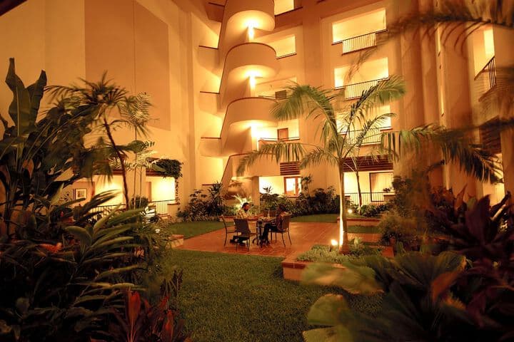 Sea Cliff Court photo 3