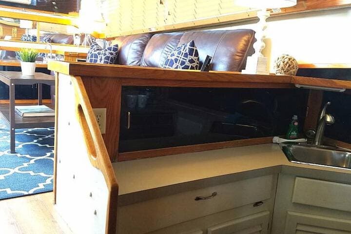 Dockside Boat & Bed Long Beach photo 4
