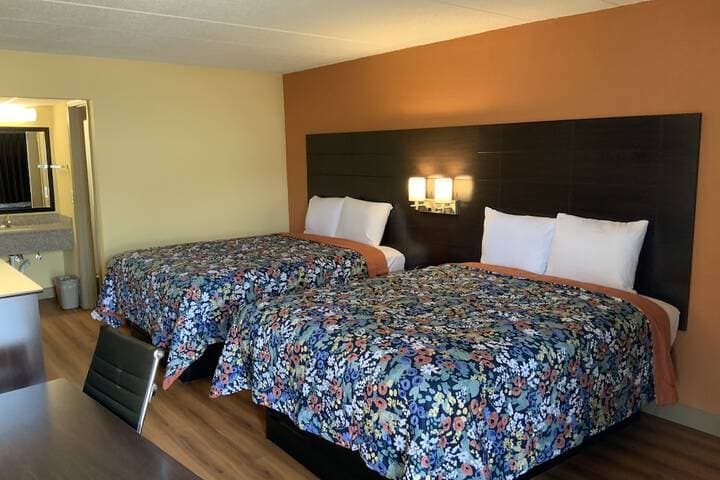Town & Country Inn photo 2