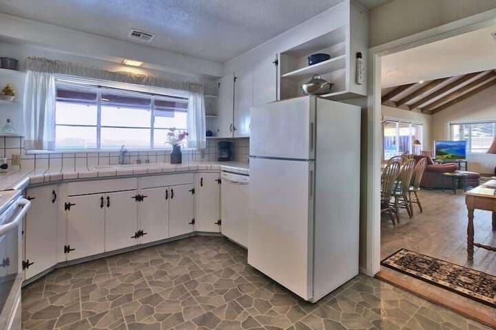 828 Park Ave. photo 4