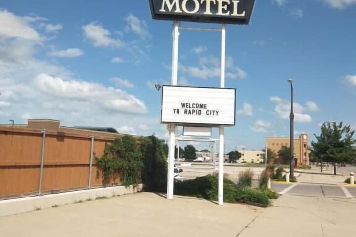 Town House Motel & Pool near Mt. Rushmore photo 4