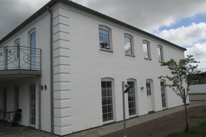 White House Hotel Apartments photo 4