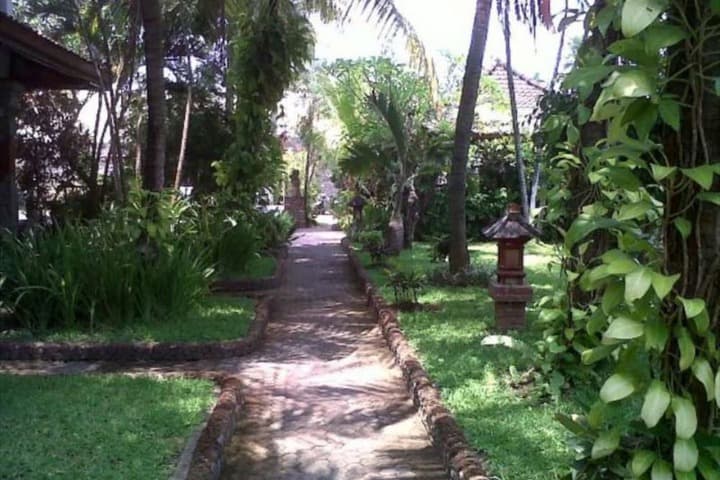 Padang Lovina Sea Side Cottage photo 3