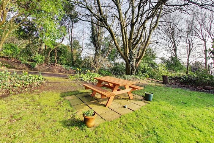 Robin Hill House photo 5