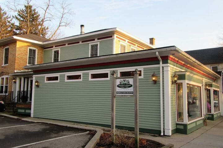 Hidden Garden Cottages & Suites photo 3