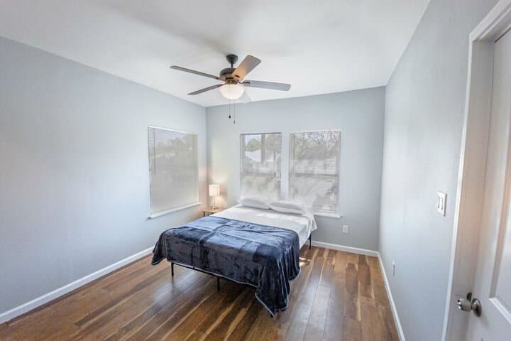 Magnificent Large Home Near Downtown photo 3